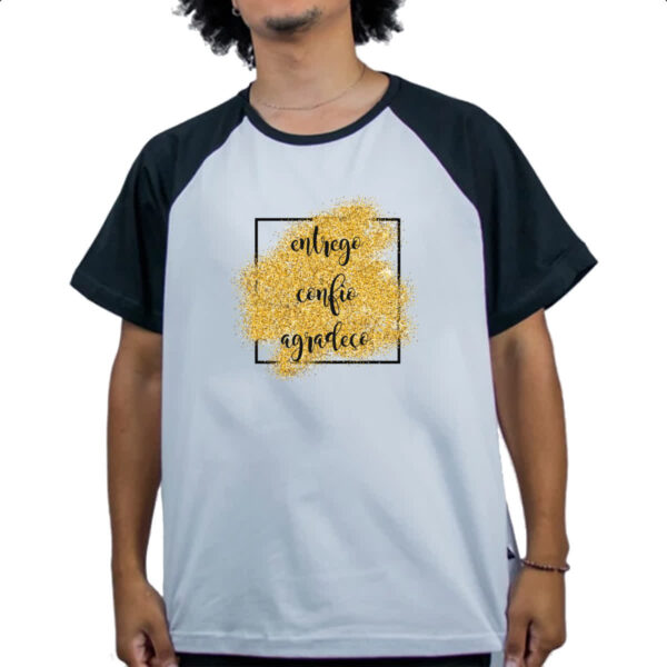 Camiseta Raglan Ano novo entrego confio agradeco - Imagem 4