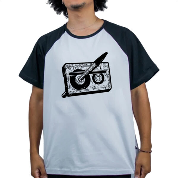 Camiseta Raglan Nostalgia Fita K7 e Caneta - Imagem 4