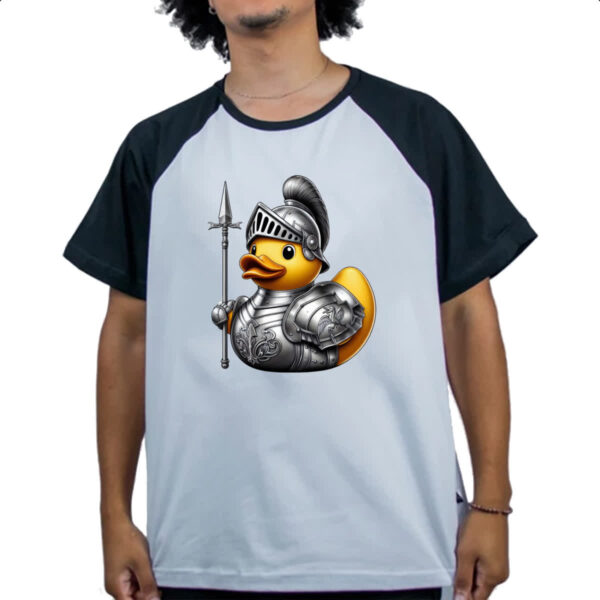 Camiseta Raglan Patinho de borracha Cavaleiro - Imagem 4