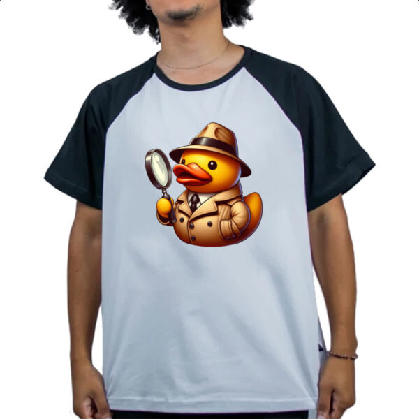 Camiseta Raglan Patinho de borracha Detetive - Imagem 4