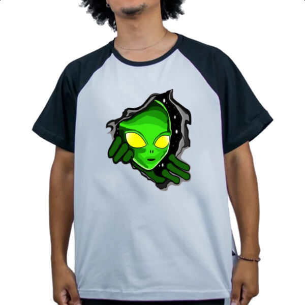 Camiseta Raglan Portal dimensional com alienigena - Imagem 4