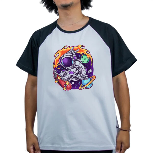 Camiseta Raglan Astronauta Skatista - Imagem 4