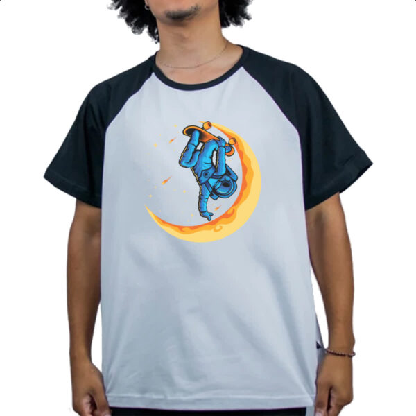 Camiseta Raglan Astronauta skatista lua crescente - Imagem 4
