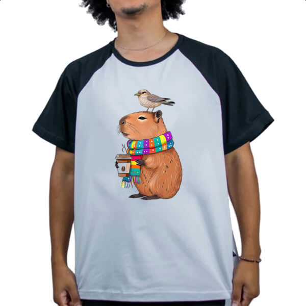 Camiseta Raglan Capivara de boas com cafe - Imagem 4