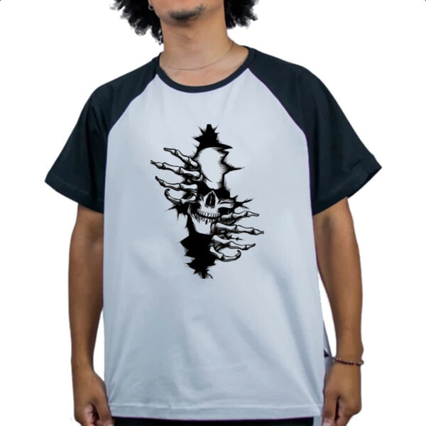 Camiseta Raglan Caveira rasgando a camisa - Imagem 4