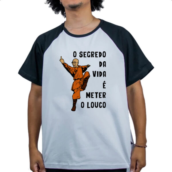 Camiseta Raglan Dalai Lama O segredo da vida e meter o louco - Imagem 4