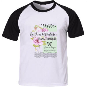 Camiseta Raglan Em Jesus ha libertacao