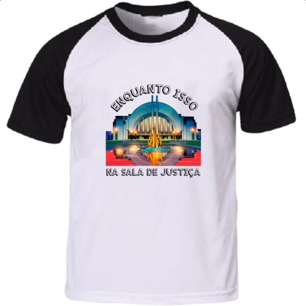 Camiseta Raglan Enquanto isso na sala de justica