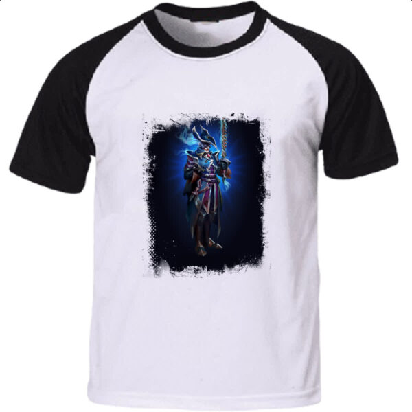 Camiseta Raglan Empires and Puzzles Heroi Finley Traje