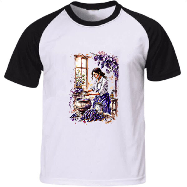 Camiseta Raglan Mulher fazendo pisco a mao
