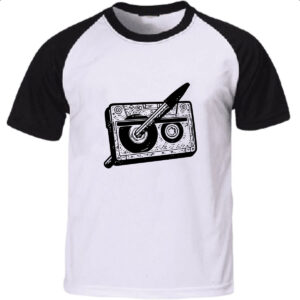 Camiseta Raglan Nostalgia Fita K7 e Caneta