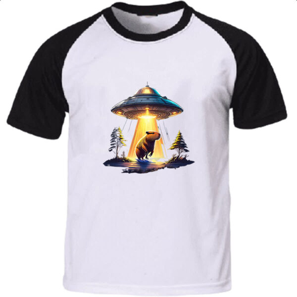 Camiseta Raglan OVNI capturando uma capivara
