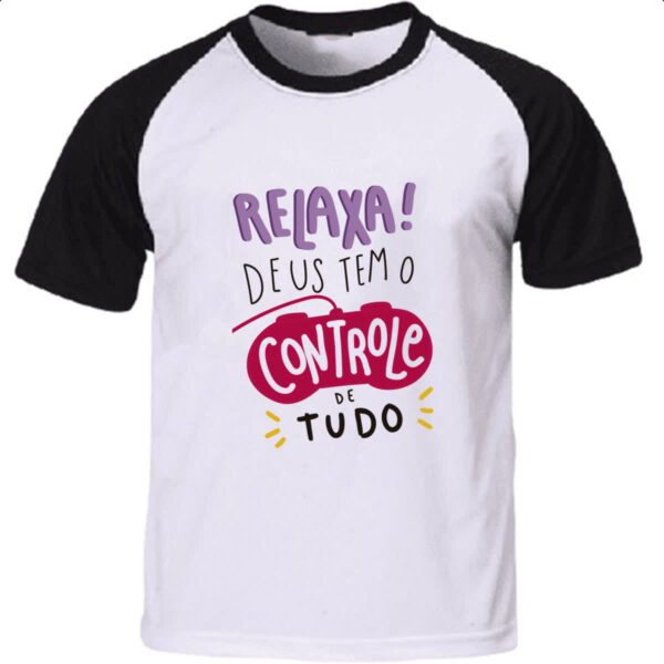 Camiseta Raglan Religioso relaxa Deus no controle
