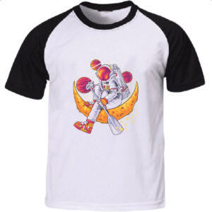 Camiseta Raglan Astronauta remando na lua