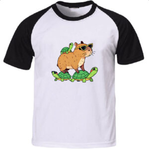 Camiseta Raglan Capivara corrida tartaruga
