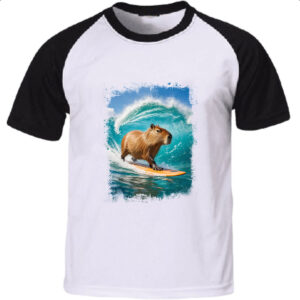 Camiseta Raglan Capivara surfando no Hawaii