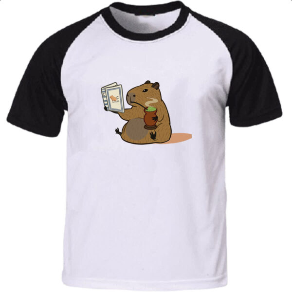 Camiseta Raglan Capivara tomando chimarrao