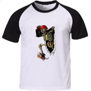 Camiseta Raglan Caveira jovem rasgando camiseta