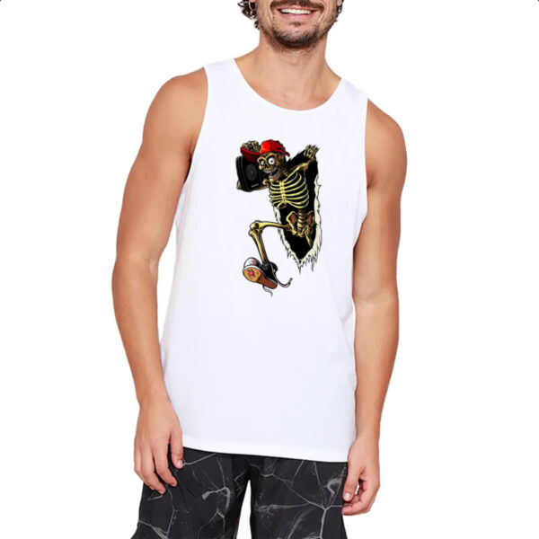Camiseta Regata Caveira jovem rasgando camiseta - Imagem 2
