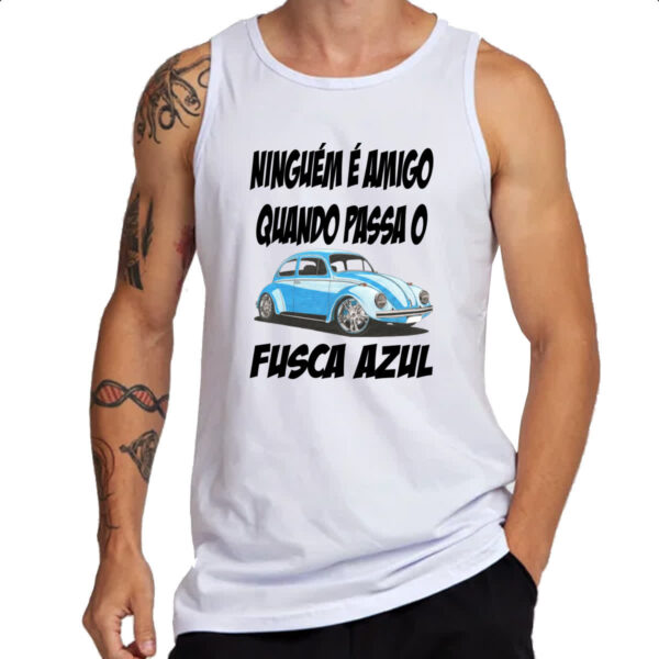 Camiseta Regata Ninguem e amigo quando passa o fusca azul - Imagem 3