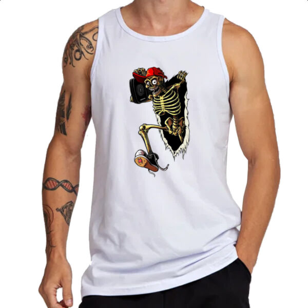 Camiseta Regata Caveira jovem rasgando camiseta - Imagem 3