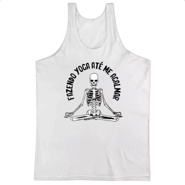 Camiseta Regata Fazendo yoga ate me acalmar