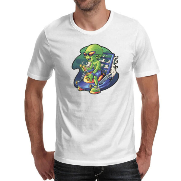 Camiseta Unissex Alien relaxando de ferias - Imagem 2