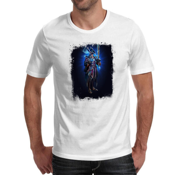Camiseta Unissex Empires and Puzzles Heroi Finley Traje - Imagem 2