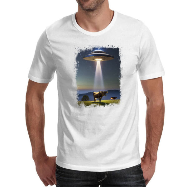 Camiseta Unissex OVNI capturando uma vaca - Imagem 2