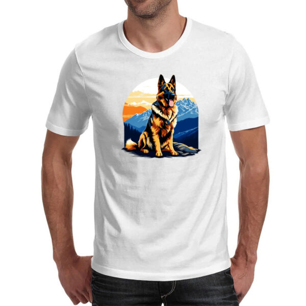 Camiseta Unissex Pastor alemao montanhas - Imagem 2