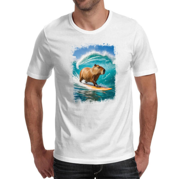 Camiseta Unissex Capivara surfando no Hawaii - Image 2