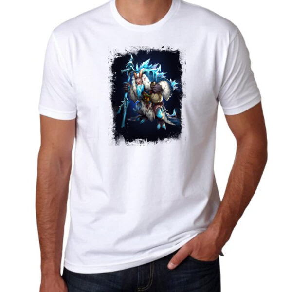 Camiseta Unissex Empires and Puzzles Heroi Krampus - Imagem 3