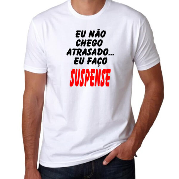 Camiseta Unissex Eu nao chego atrasado... Eu faco suspense - Imagem 3