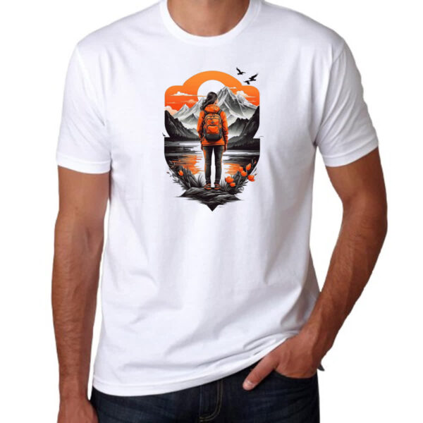 Camiseta Unissex Mochileira aventureira montanhas - Imagem 3