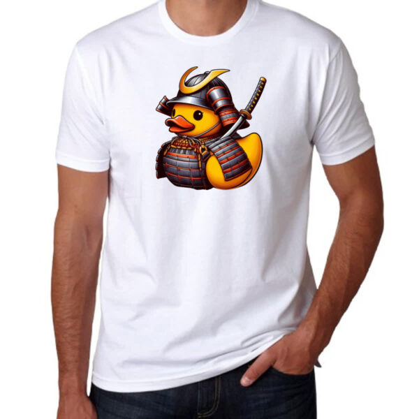 Camiseta Unissex Patinho de borracha Samurai - Imagem 3