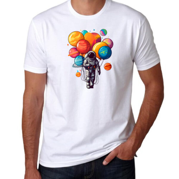 Camiseta Unissex Astronauta planeta baloes - Imagem 3