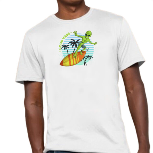 Camiseta Unissex Alien surfando good vibes - Imagem 4