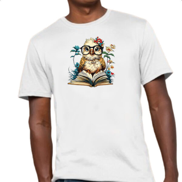 Camiseta Unissex Coruja sobre o livro do conhecimento - Imagem 4