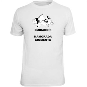 Camiseta Unissex Cuidado - Namorada ciumenta olhando