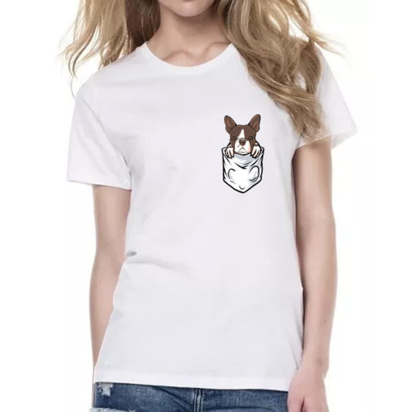 Camiseta Baby Look Cachorro Bulldog no bolso - Imagem 2