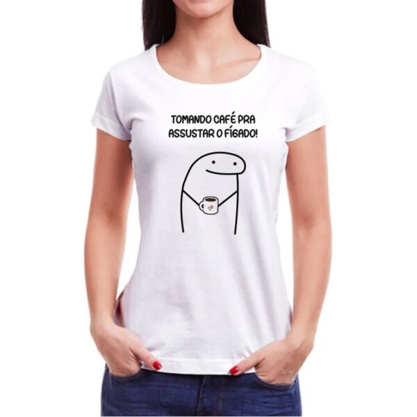 Camiseta Baby Look Tomando cafe pra assustar o figado - Imagem 3