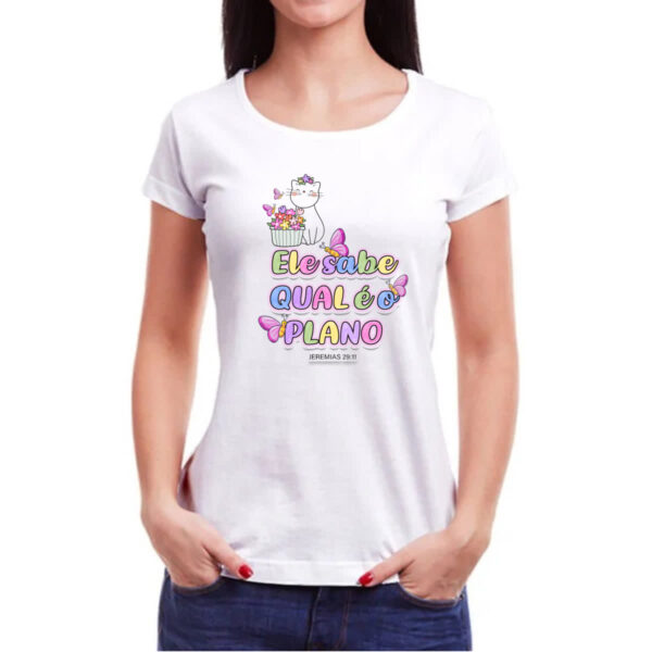 Camiseta Baby Look Versiculo Fofinho Ele sabe qual e o plano - Imagem 3