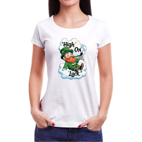 Camiseta Baby Look Leprechaun cheio de sorte - Imagem 3
