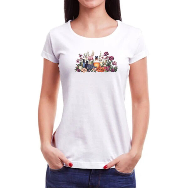 Camiseta Baby Look Perfume alquimia de flores - Imagem 3