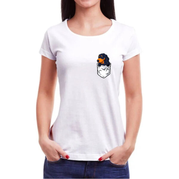Camiseta Baby Look Cachorro Dachshund no bolso - Imagem 3