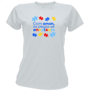 Camiseta Baby Look Autismo com amor se encaixa