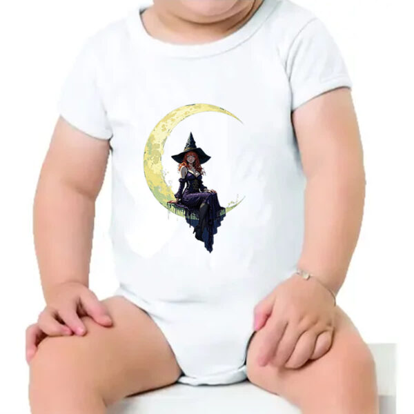 Body infantil Bruxa sentada na lua minguante - Imagem 4