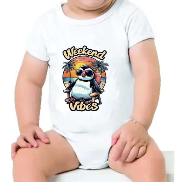 Body infantil Pinguim Weekend Vibes - Imagem 4