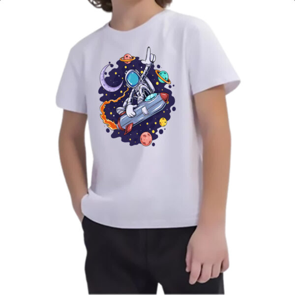 Camiseta Infanto Juvenil Surfando na nave - Image 2