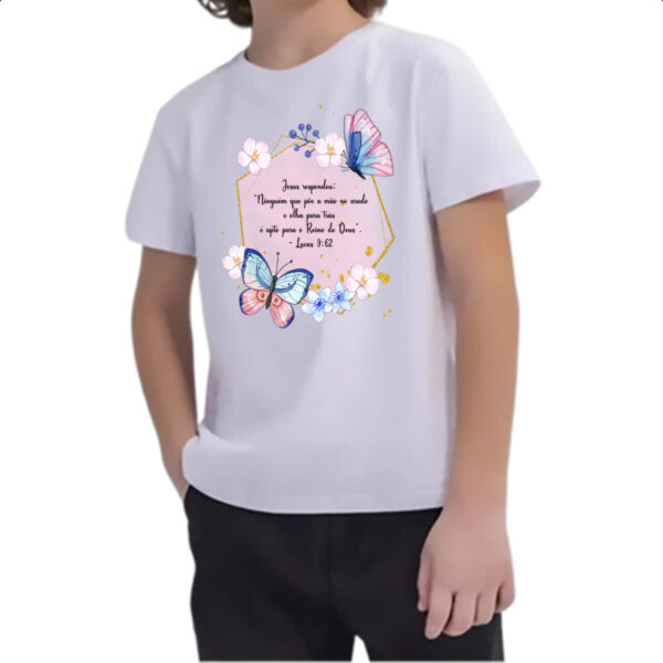 Camiseta Infanto Juvenil Versiculo Moldurado Ninguem poe a mao no arado - Imagem 2